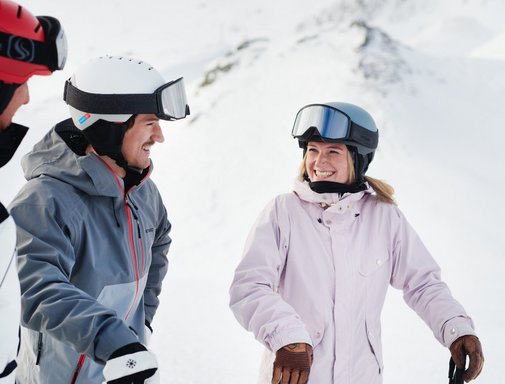 Dieses Bild zeigt eine Gruppe von Skifahrern in Gastein