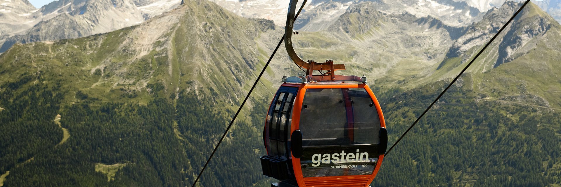 Dieses Bild zeigt eine Gondel der Stubnerkogelbahn im Sommer