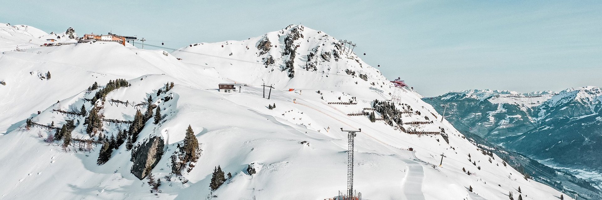 Skigebiet Schlossalm mit Schlossalmblick und Gipfelrestaurant