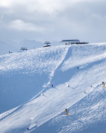 Schlossalm-Angertal-Stubnerkogel Die Piste H7 auf der Schlossalm mit der Kasereben-Bergstation