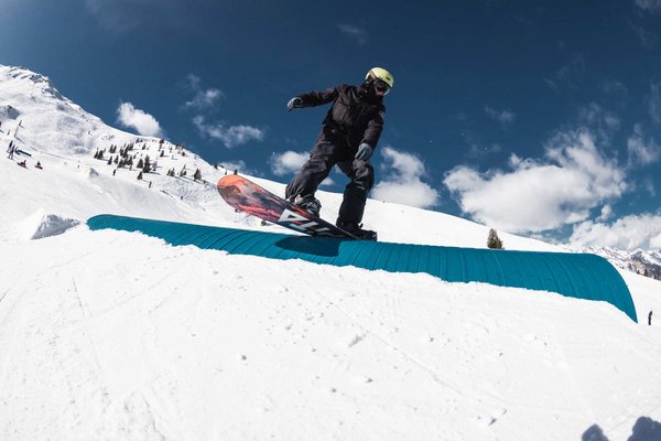 {image  .alternative}