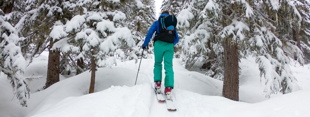Skitour Zirbenroas Graukogel Dieses Bild zeigt einen Skitour-Geher auf dem Graukogel