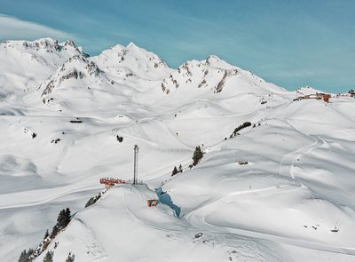 Schlossalmblick mit Piste H4 in Skigastein Der Schlossalmblick mit der Piste H4 vor traumhaftem Winter-Bergpanorama