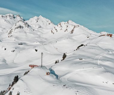 Schlossalmblick mit Piste H4 in Skigastein Der Schlossalmblick mit der Piste H4 vor traumhaftem Winter-Bergpanorama
