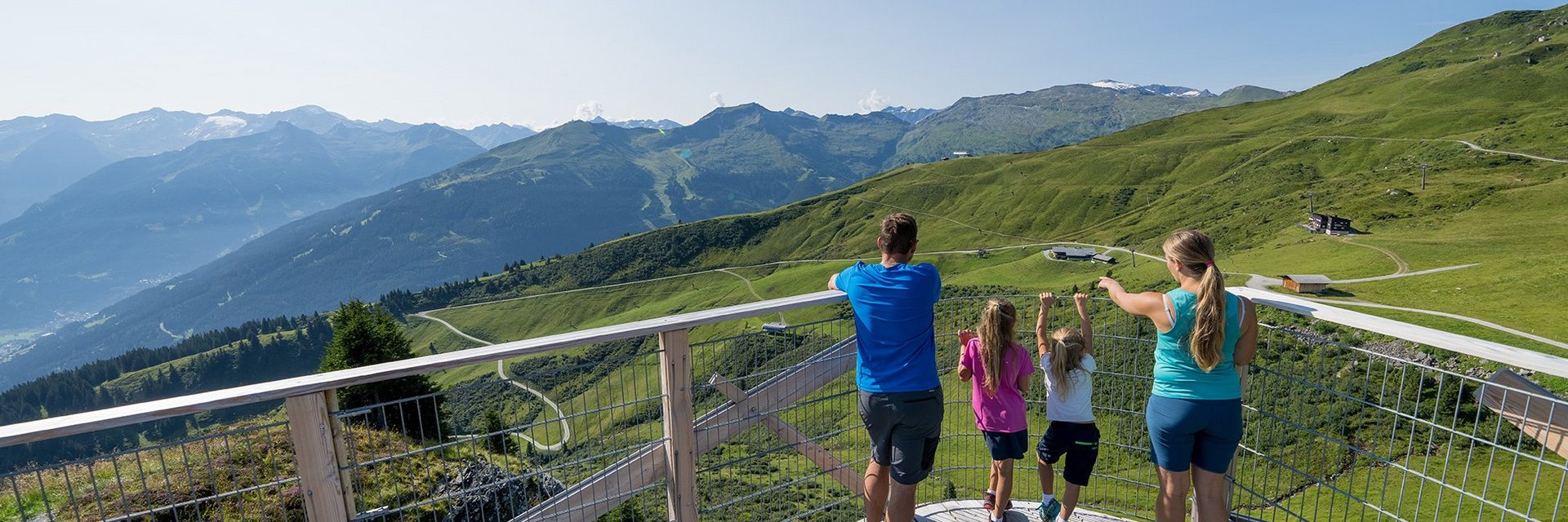 Die Aussichtsplattform Schlossalmblick befindet sich neben dem Motorikweg und der Seilbrücke