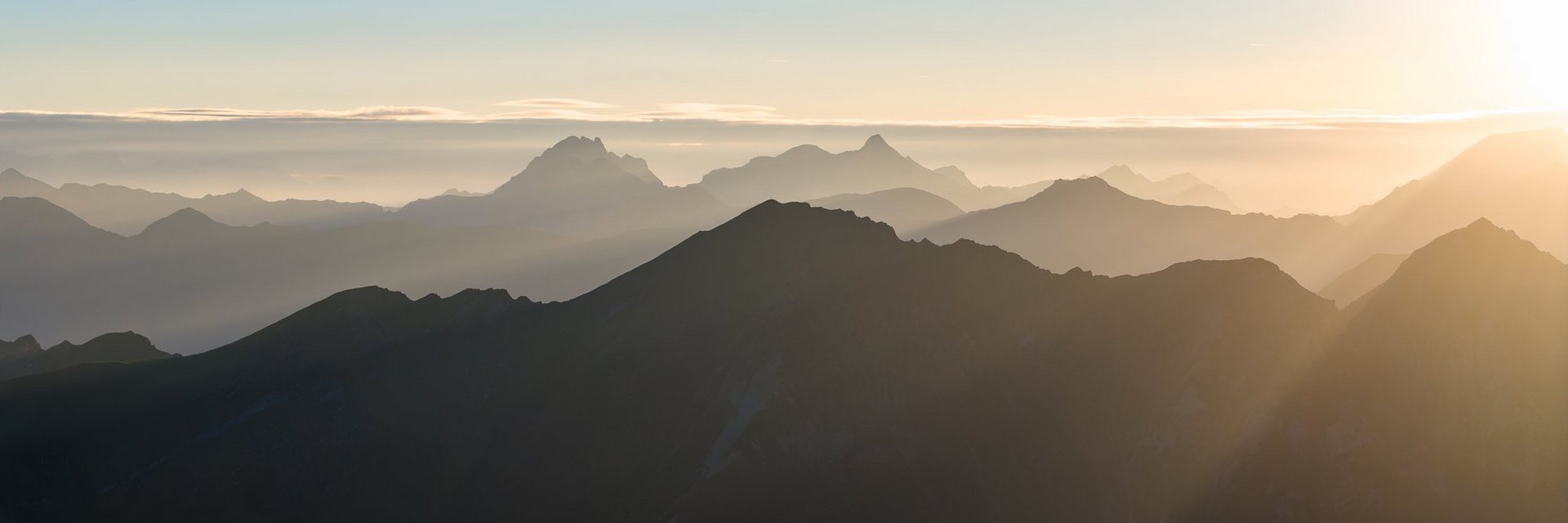 Dieses Bild zeigt das Gasteiner Bergpanorama bei abendlicher Stimmung.