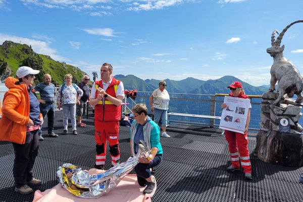 {image  .alternative}