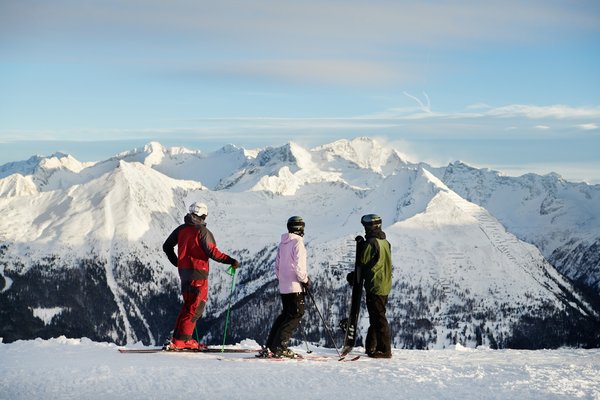 {image  .alternative}