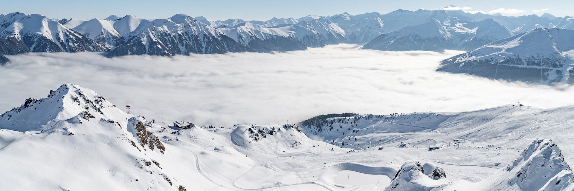 Dieses Bild zeigt das Bergpanorama auf der Schlossalm im Winter