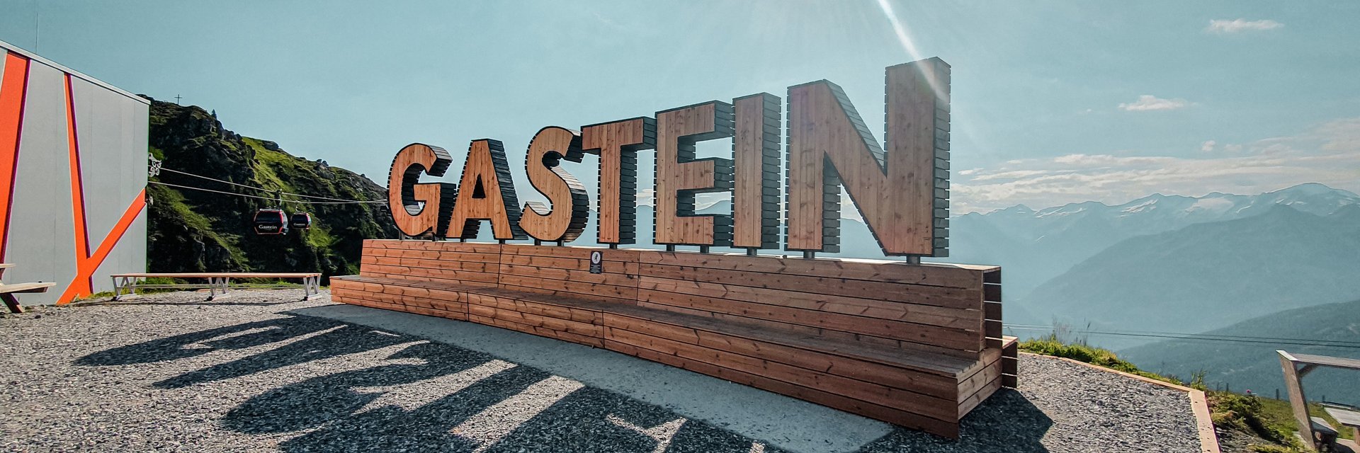 Dieses Bild zeigt eine Weitwinkelaufnahme des Gasteinschildes