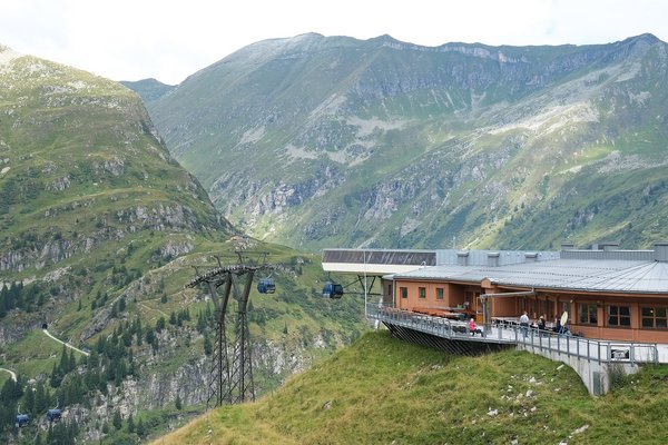 {image  .alternative}