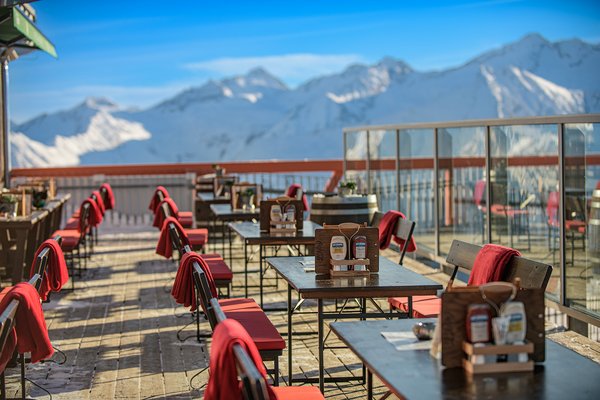 {image  .alternative}