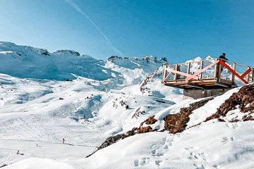 Die Aussichtsplattform Schlossalmblick in Skigastein im Winter