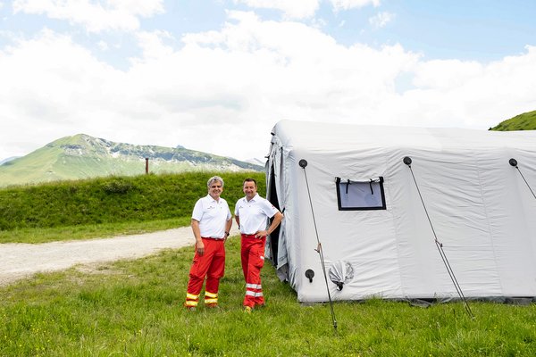 {image  .alternative}