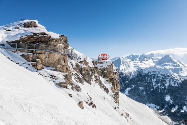 {image  .alternative}