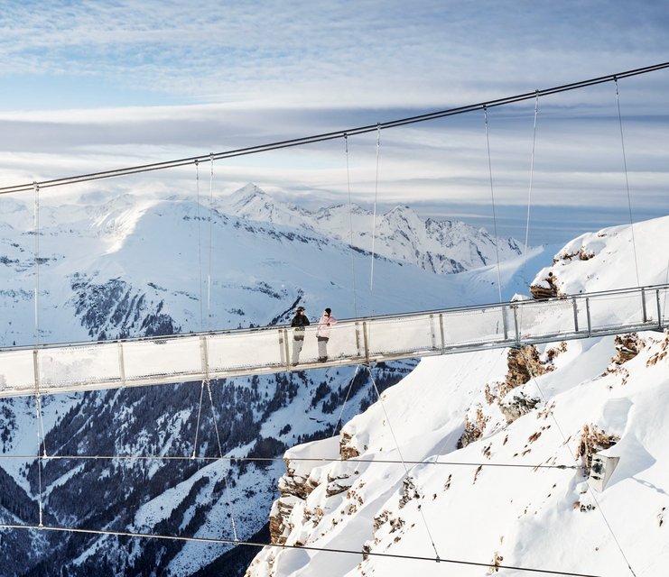 Hängebrücke Stubnerkogel im Winter Pärchen auf der Hängebrücke am Stubnerkogel im Winter