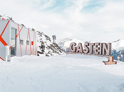 Gastein-Schriftzug bei der Schlossalmbahn-Bergstation Gastein-Schriftzug bei der Schlossalmbahn-Bergstation