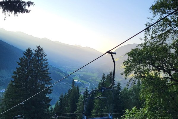 {image  .alternative}