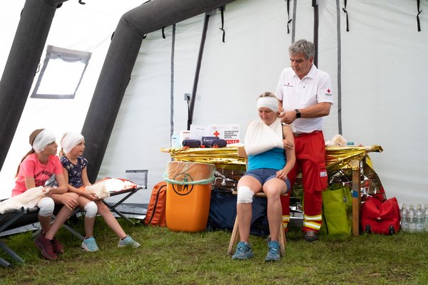 {image  .alternative}