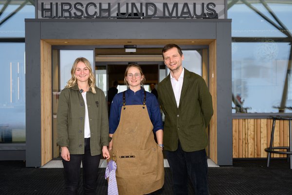 {image  .alternative}