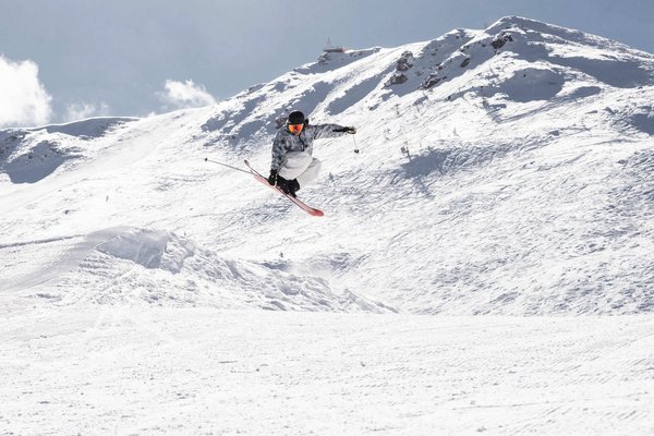 {image  .alternative}