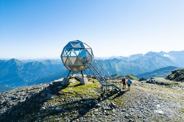 {image  .alternative}