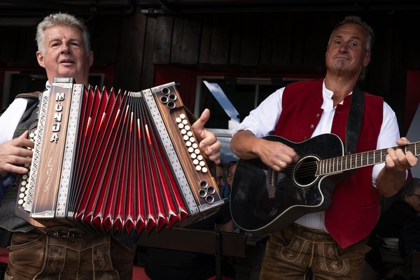 {image  .alternative}