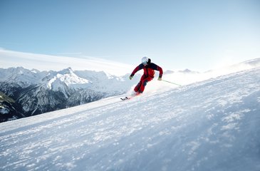 Dieses Bild zeigt einen Skifahrer in Gastein skifahren