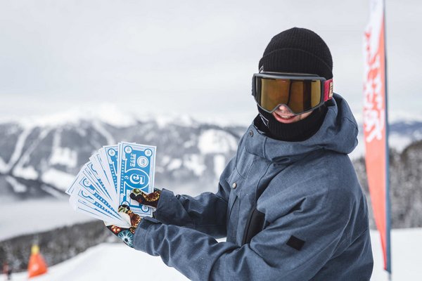 {image  .alternative}