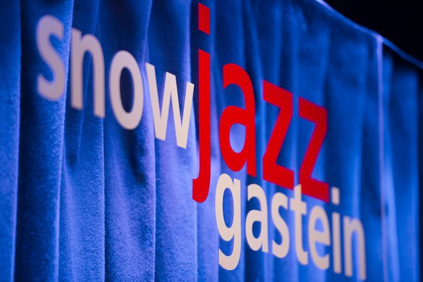 {image  .alternative}