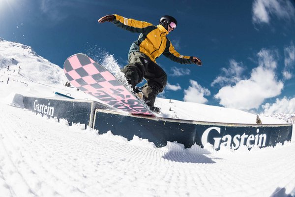 {image  .alternative}