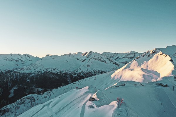 {image  .alternative}